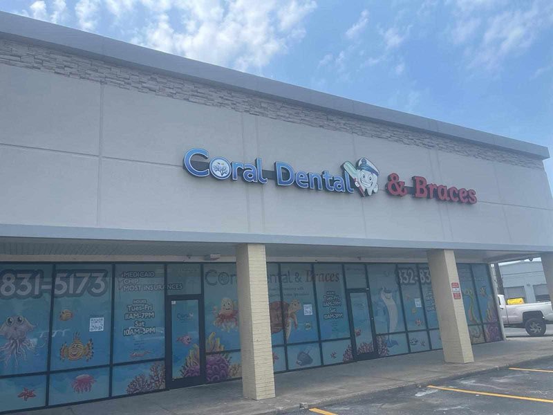 Commercial facade / Fachada comercial